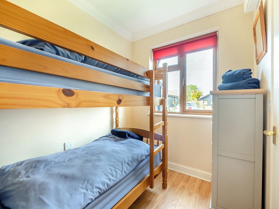 Bunk bedroom | Willow Tree Cottage - Linley Farm Cottages, St Osyth