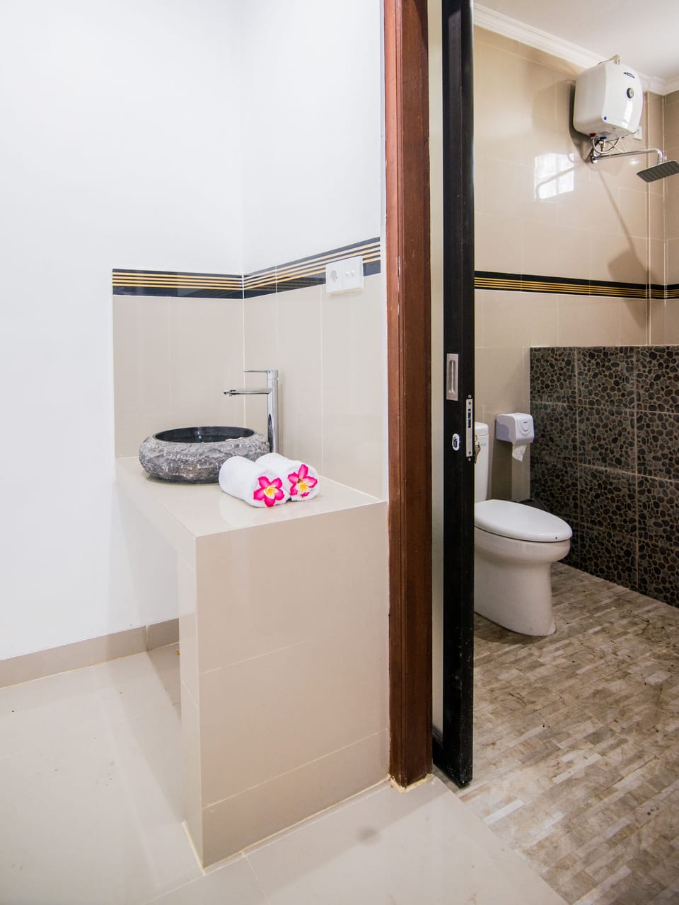 Deluxe Double Room, 1 Double Bed, Pool View | Bathroom | Shower, rainfall showerhead, free toiletries, bidet