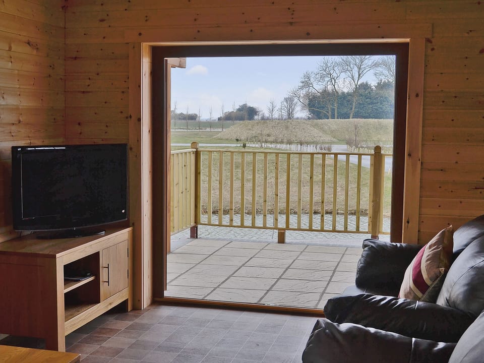 Open plan living/dining room/kitchen | No. 6 Lake View Lodge, Old Leake, nr. Boston