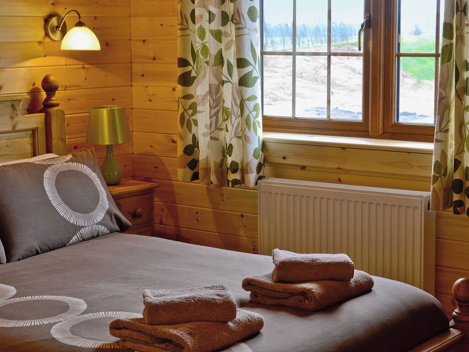Double bedroom | No. 6 Lake View Lodge, Old Leake, nr. Boston