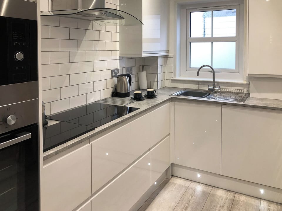 Kitchen | Bay Blue - Bezant Apartments, Newquay