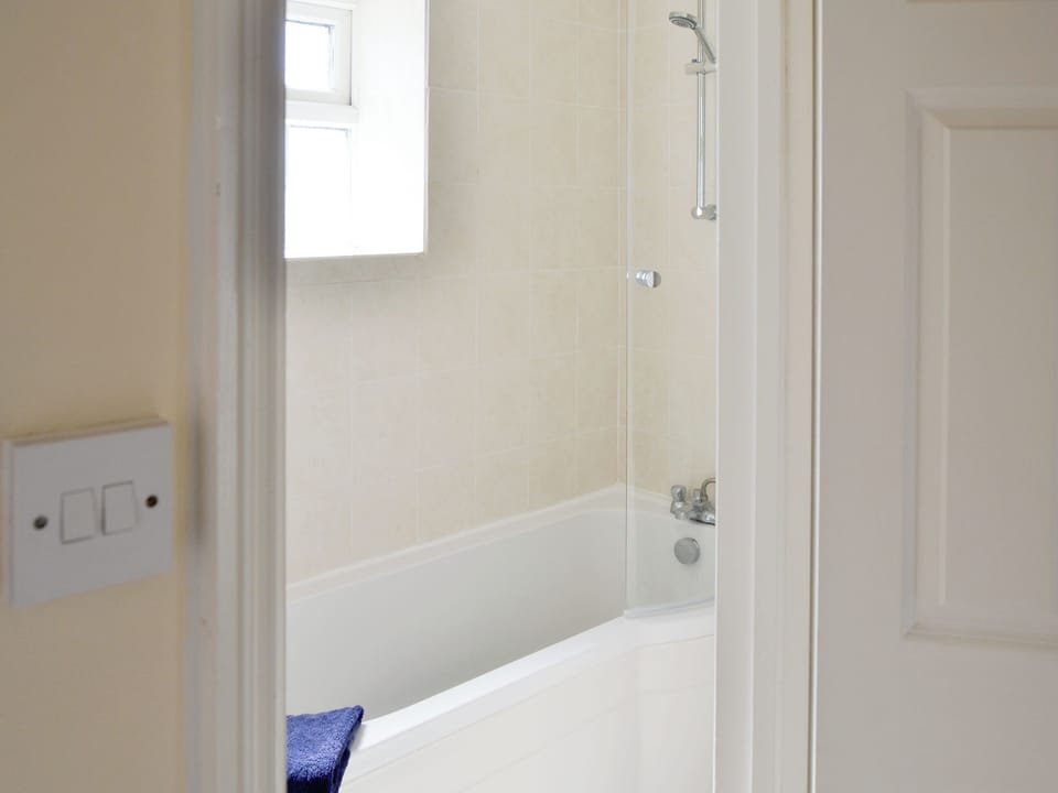 Bathroom | Dune Cottage - East Coast Cottages , Caister-on-Sea