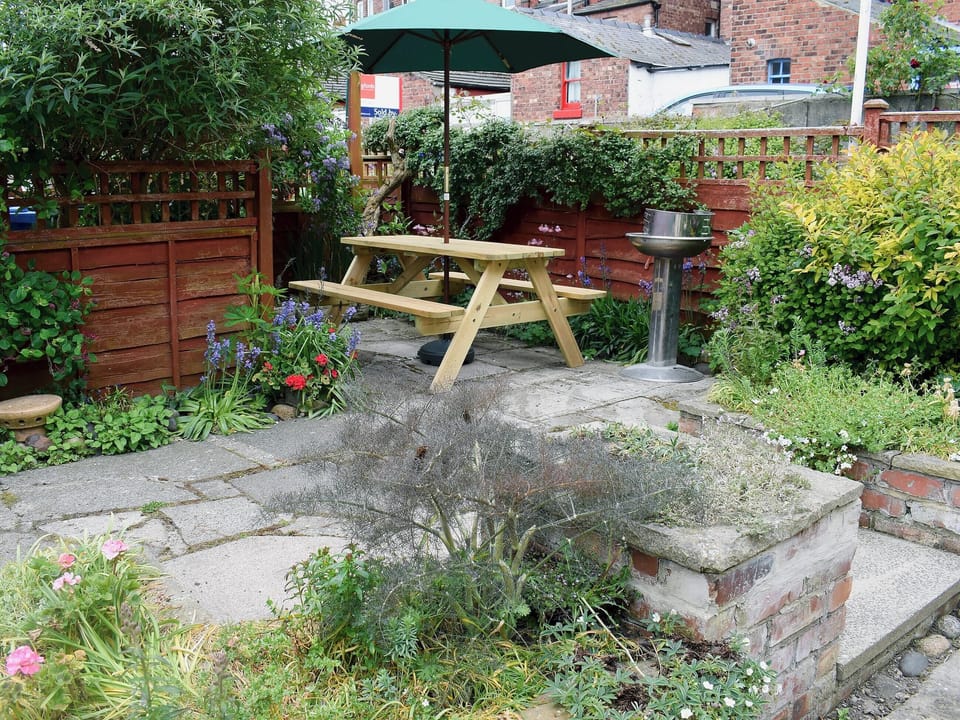 Enclosed garden with sitting-out area, garden furniture and BBQ | Hope Cottage, Whitby