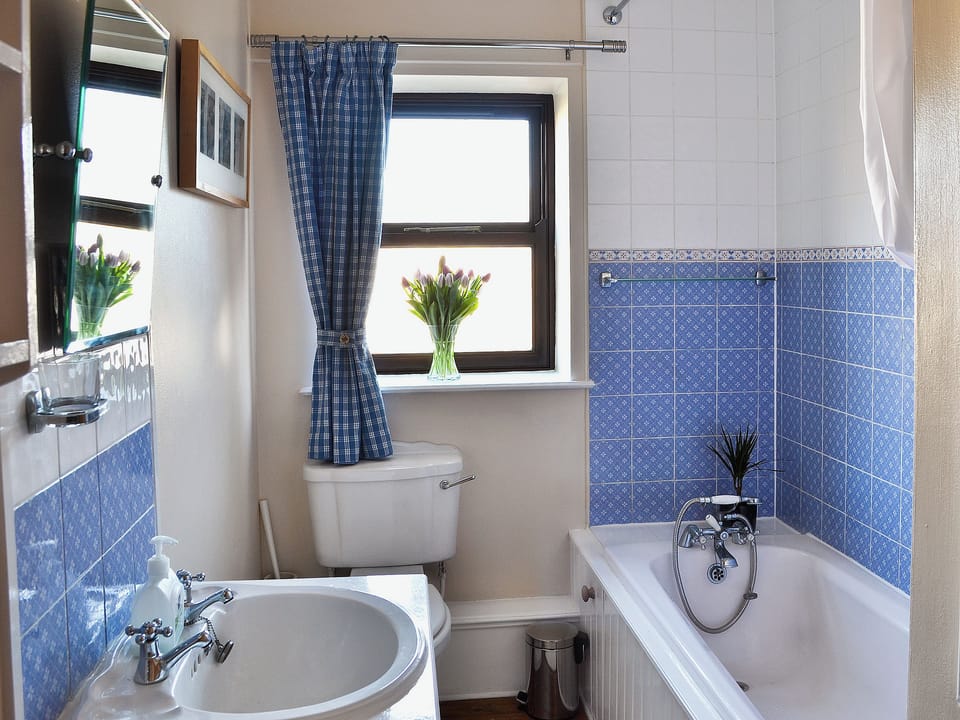Bathroom | Park View Cottage, Glossop