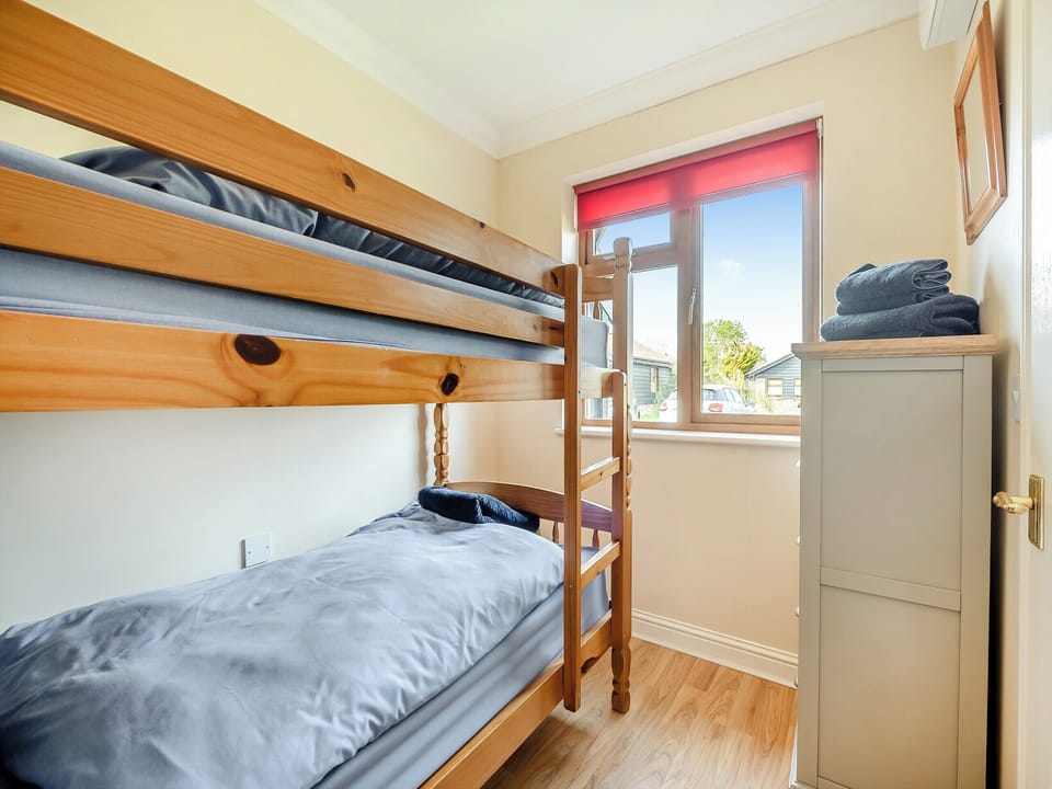Bunk bedroom | Pear Tree Cottage - Linley Farm Cottages, St Osyth