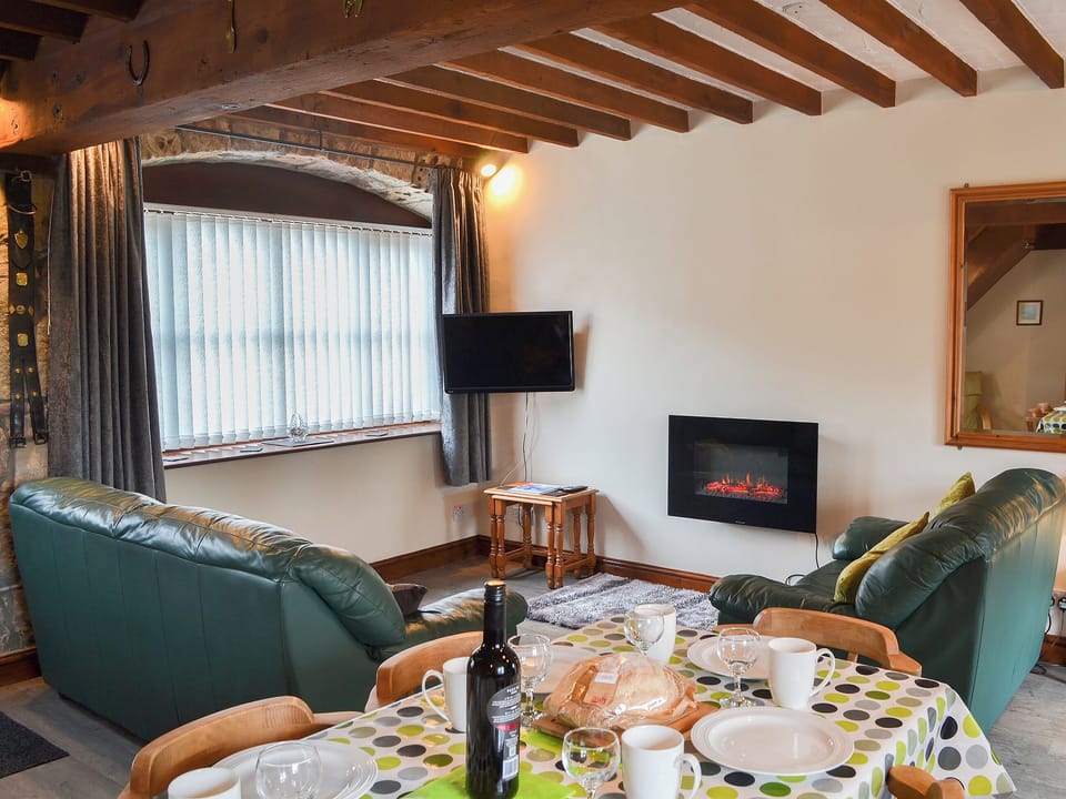 Open plan living space | Hen Stabl - Parciau Farm Cottages, Caernarfon
