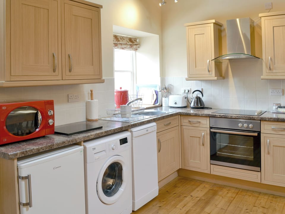 Well equipped kitchen | Guillemot Cottage - Manor Farm Cottages, Buckton, near Flamborough
