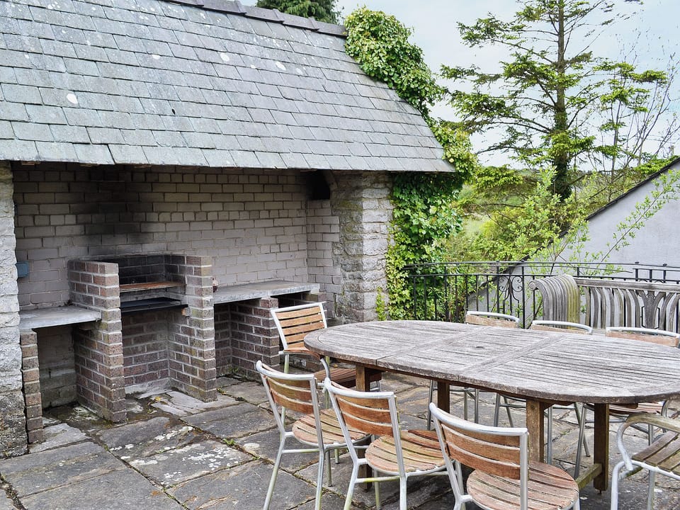 Outdoor eating area | The Court, Wern-y-Wylan, Anglesey