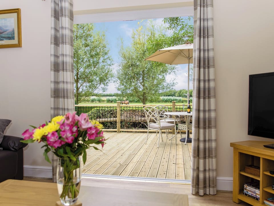 Light and airy living area | Luckington Stables 2 - Luckington Stables, Newbury, near Frome