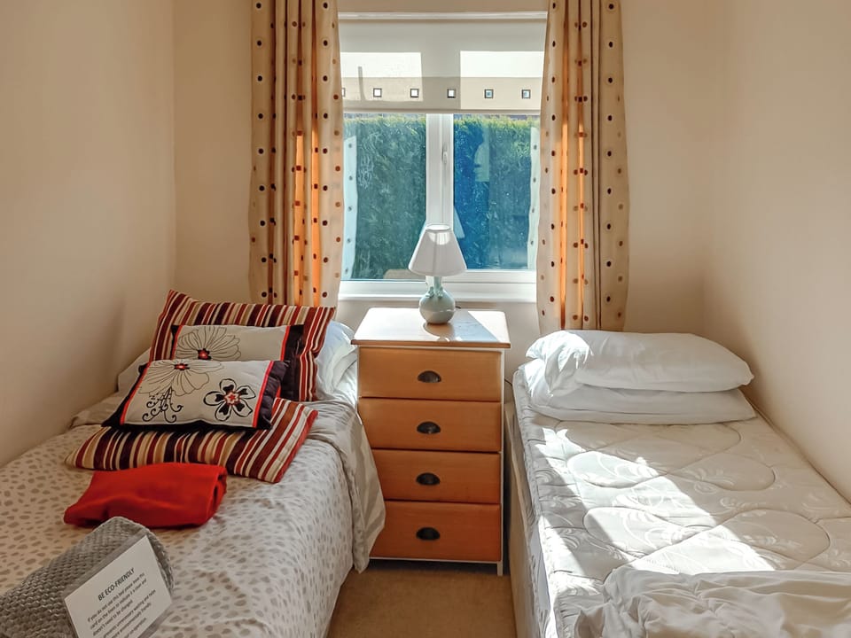 Twin bedroom | Rosewater Lodge, St Teath