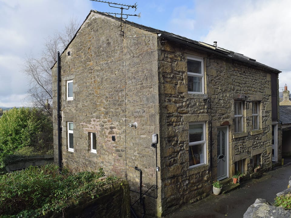 Substantial stone-built holiday home | April Cottage - Spring Cottages, Settle