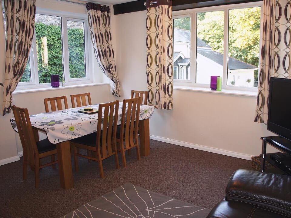 Living room/dining room | Riverton Lakes and Holiday Cottages - Kingfisher, Swimbridge, nr. Barnstaple