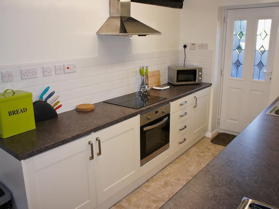 Kitchen | Riverton Lakes and Holiday Cottages - Kingfisher, Swimbridge, nr. Barnstaple