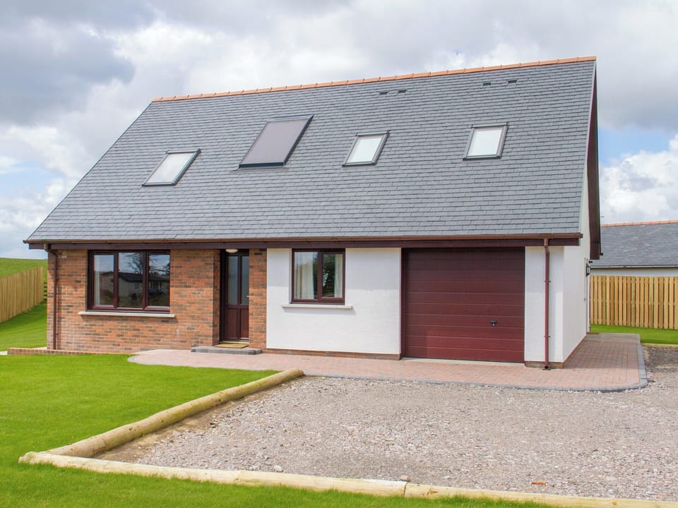 Gravelled private parking area at rear of cottage | Seascape - Seascape Cottages, Southerness, near Dumfries