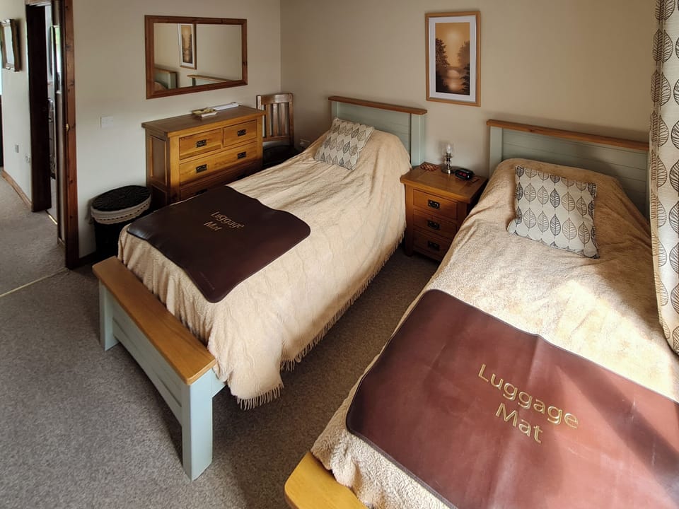 Twin bedroom | Heron&rsquo;s View, Brundall