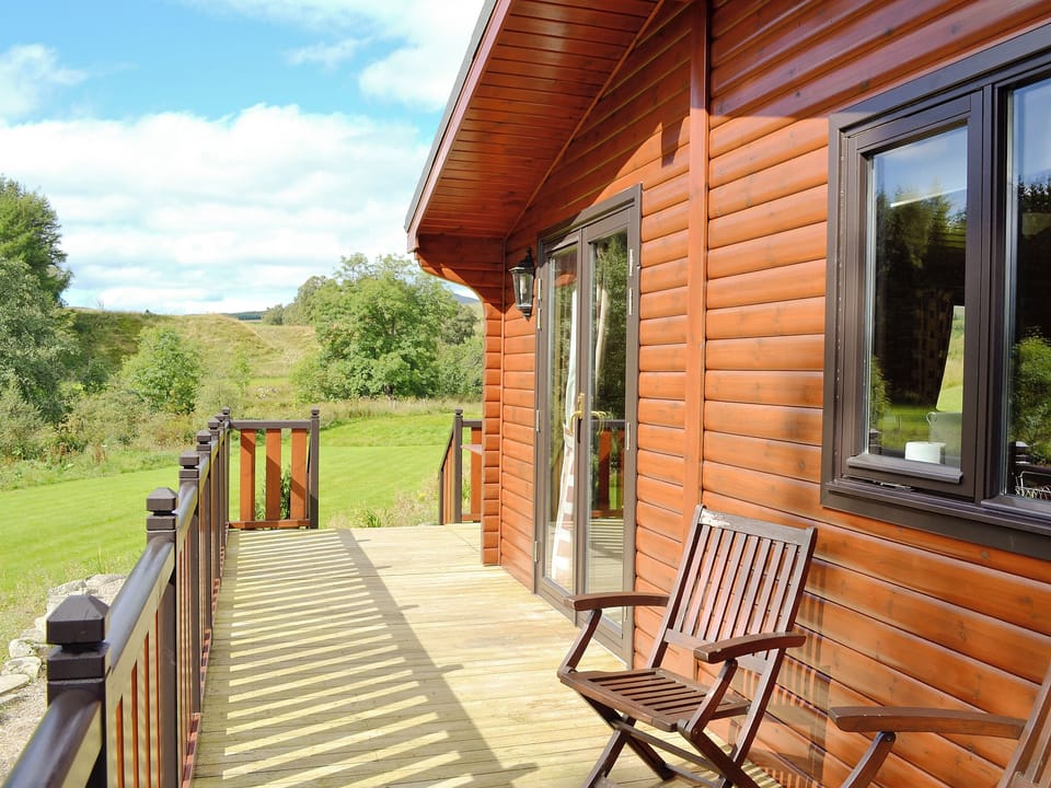 Sitting-out-area | Larch Cottage, Glenisla