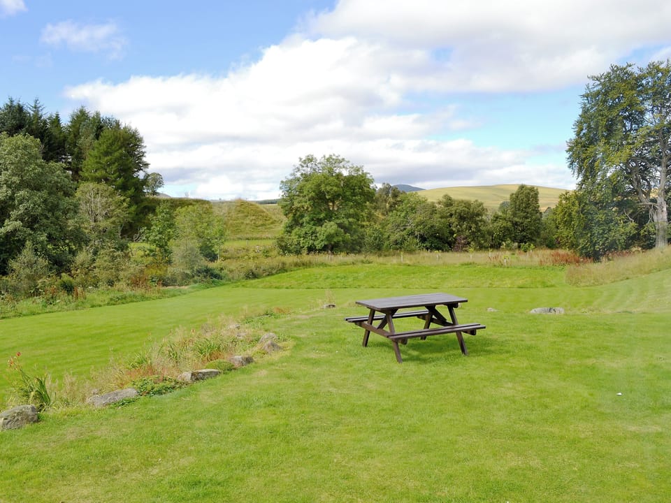 Garden and grounds | Larch Cottage, Glenisla