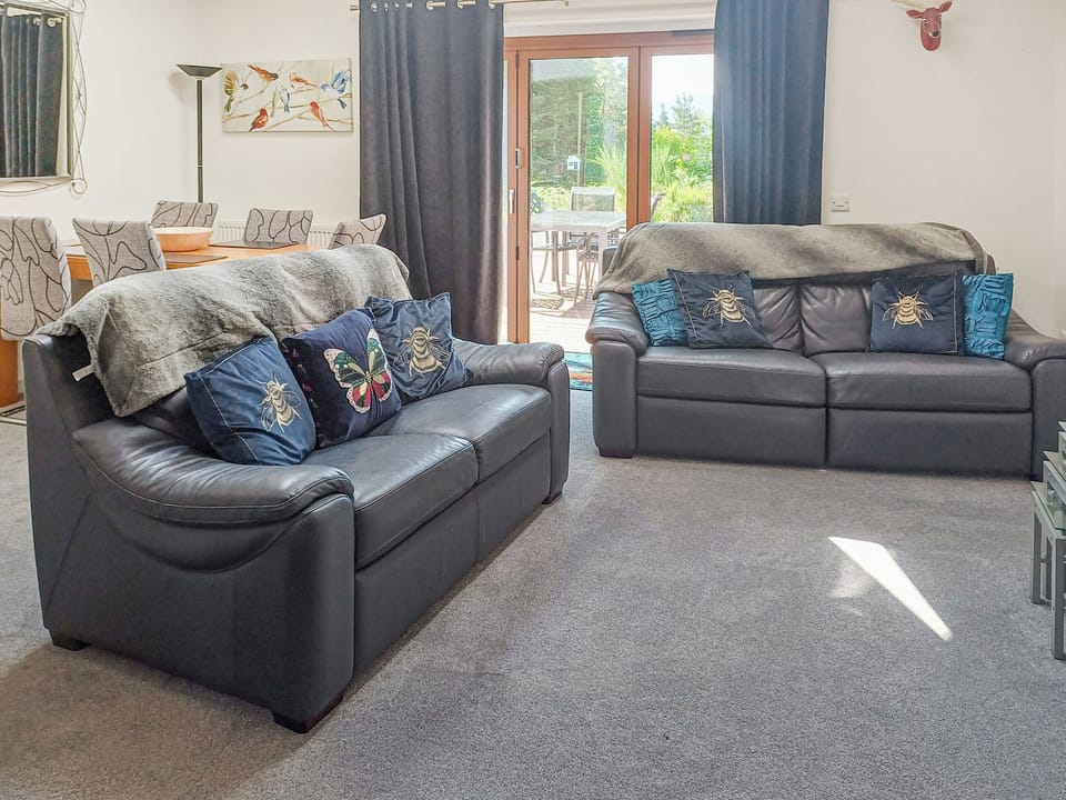 living room 2 setter 3 setter its recliner navy blue leather | Cairn View - Birchland, Strachan, near Banchory