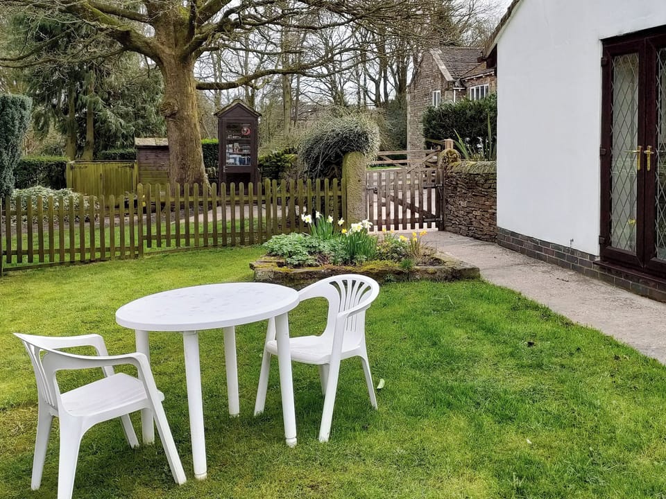 Garden | Priestfield Grange - Willow Cottage - Prestfield Grange, Old Brampton, near Chesterfield