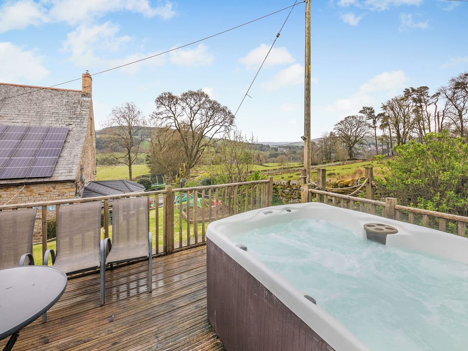 Hot tub | The Cottage - Harbut Law Holiday Cottages, Alston