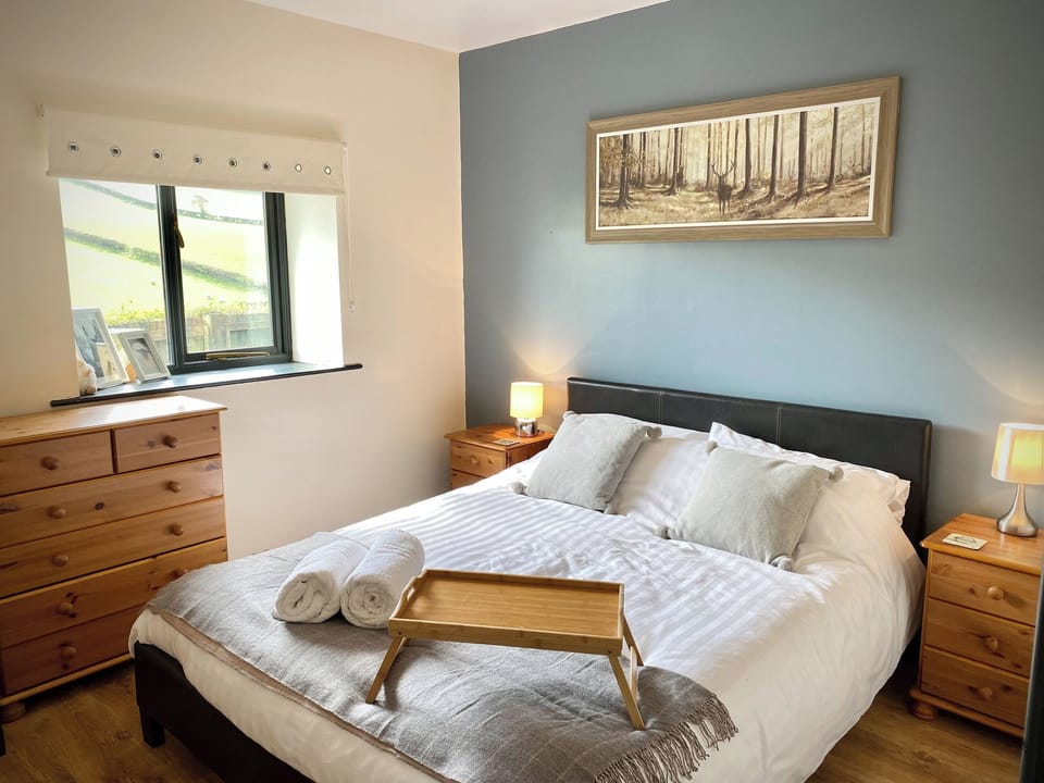 Double bedroom | Red Kite Cottage - Mill Farm Holiday Cottages, Heyope, near Knighton