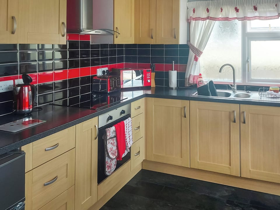 Kitchen area | Summer Time, Brundall, near Norwich