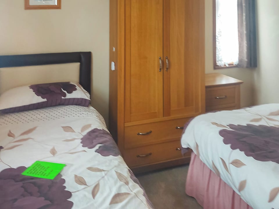 Twin bedroom | Summer Time, Brundall, near Norwich