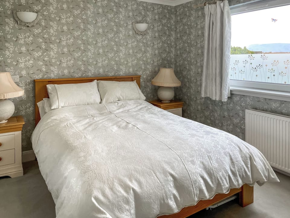 Double Bedroom - Kingsize Bed | Capelrig Cottage, Balfron, near Drymen Loch Lomond & The Trossachs