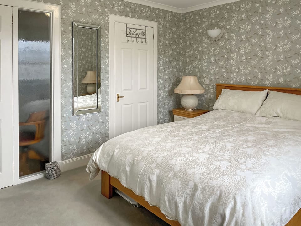 Double Bedroom - Kingsize Bed | Capelrig Cottage, Balfron, near Drymen Loch Lomond & The Trossachs