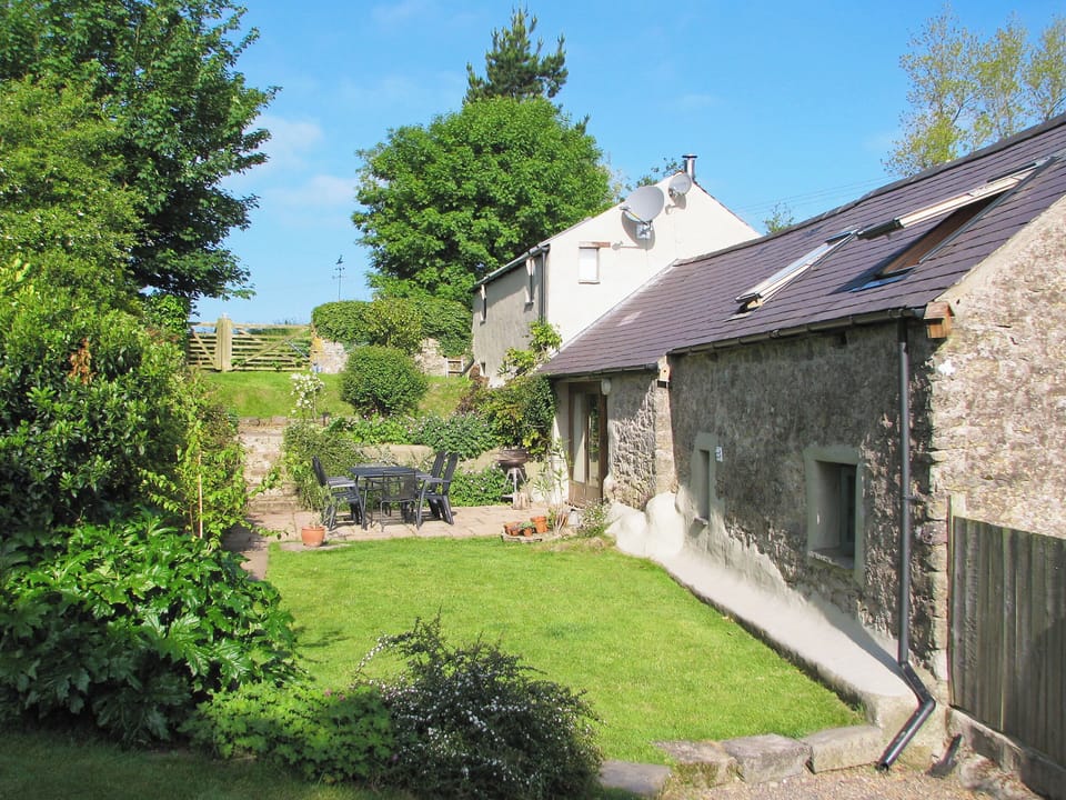 Pretty lawned garden | The Last Barn, Valast Hill, near Stackpole