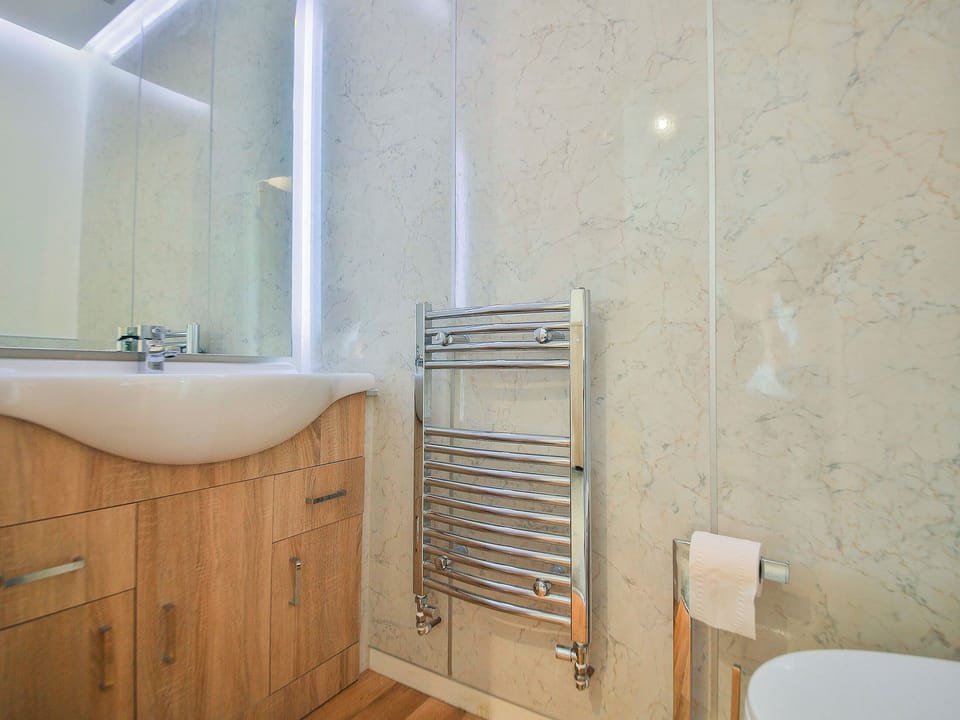 En-suite with heated towel rail | Horseshoe Cottage, Sawley, near Clitheroe