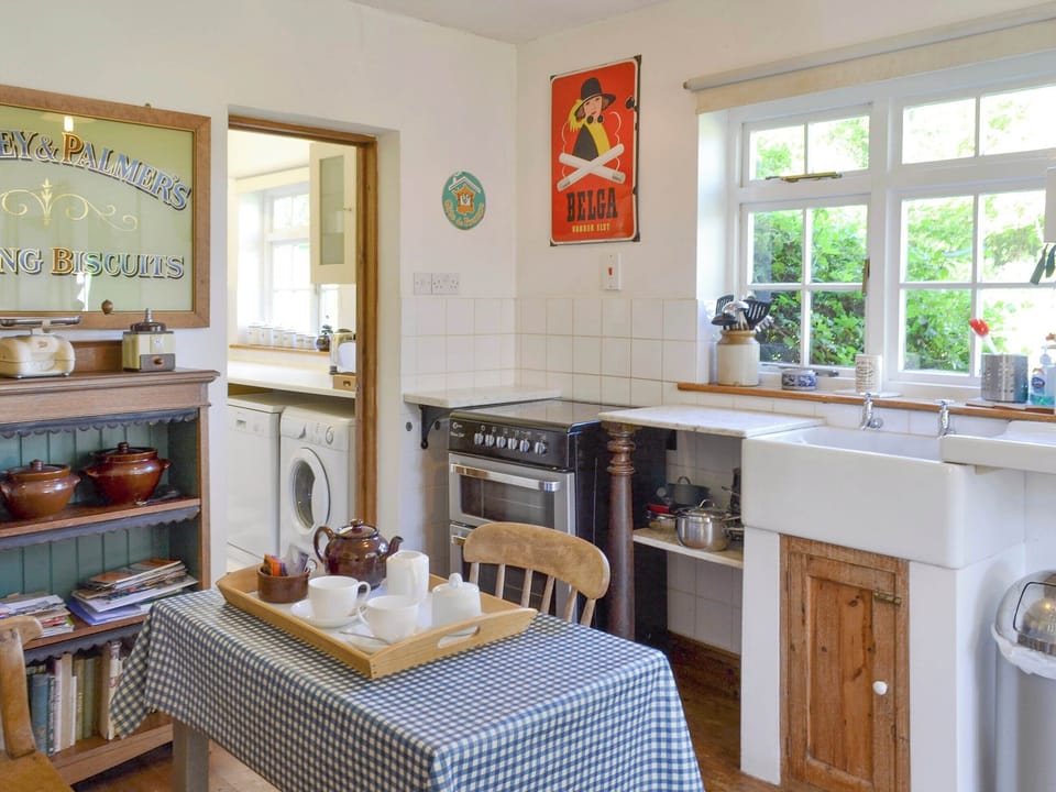 Fully-equipped kitchen | Malthouse Barn, Elmsted, near Canterbury