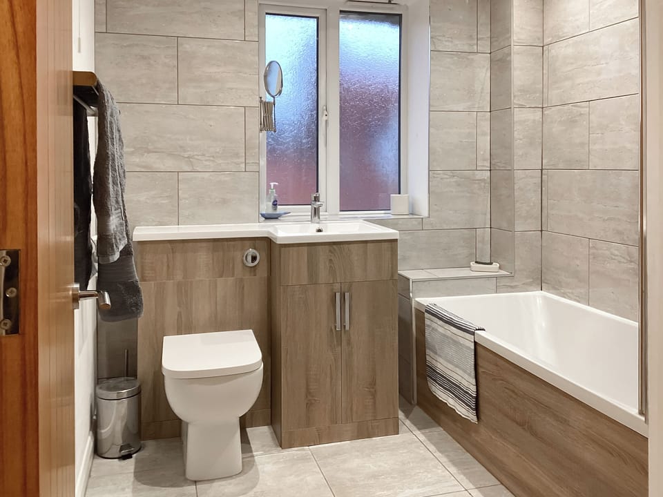 Well presented bathroom | Daisy Cottage, Seahouses