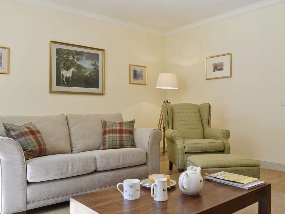 Beautiful double bedroom with 5ft bed and en-suite | Curlew Cottage - Strathisla Farm Cottages, Meigle