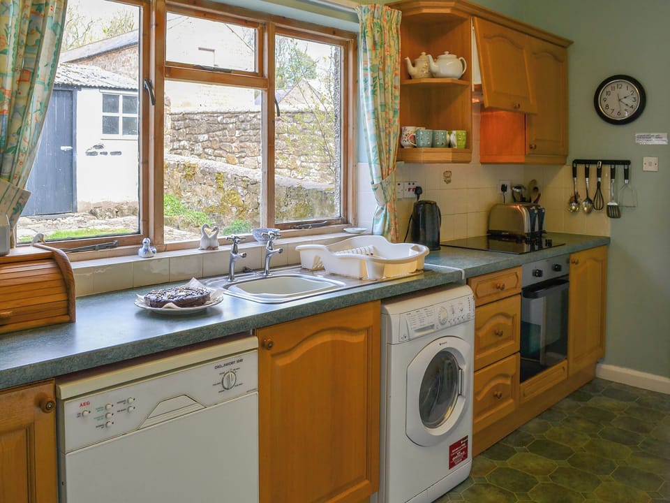 Well-equipped fitted kitchen | Paddock Cottage - Heckley Farm Cottages, near Alnwick