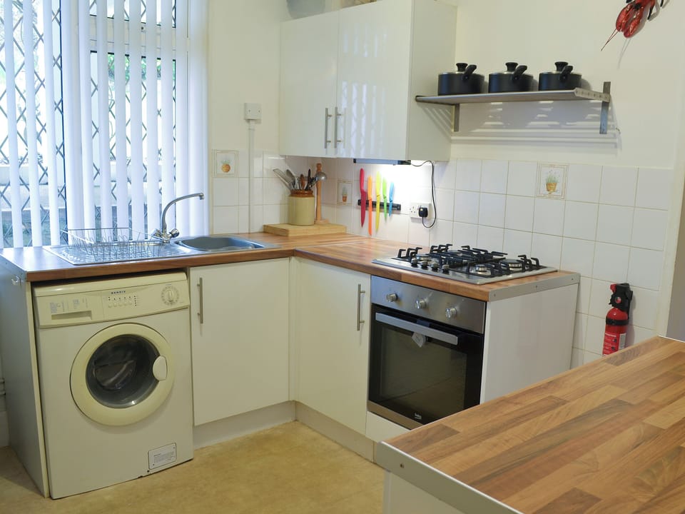 Well equipped kitchen | The Garden Flat, Torquay