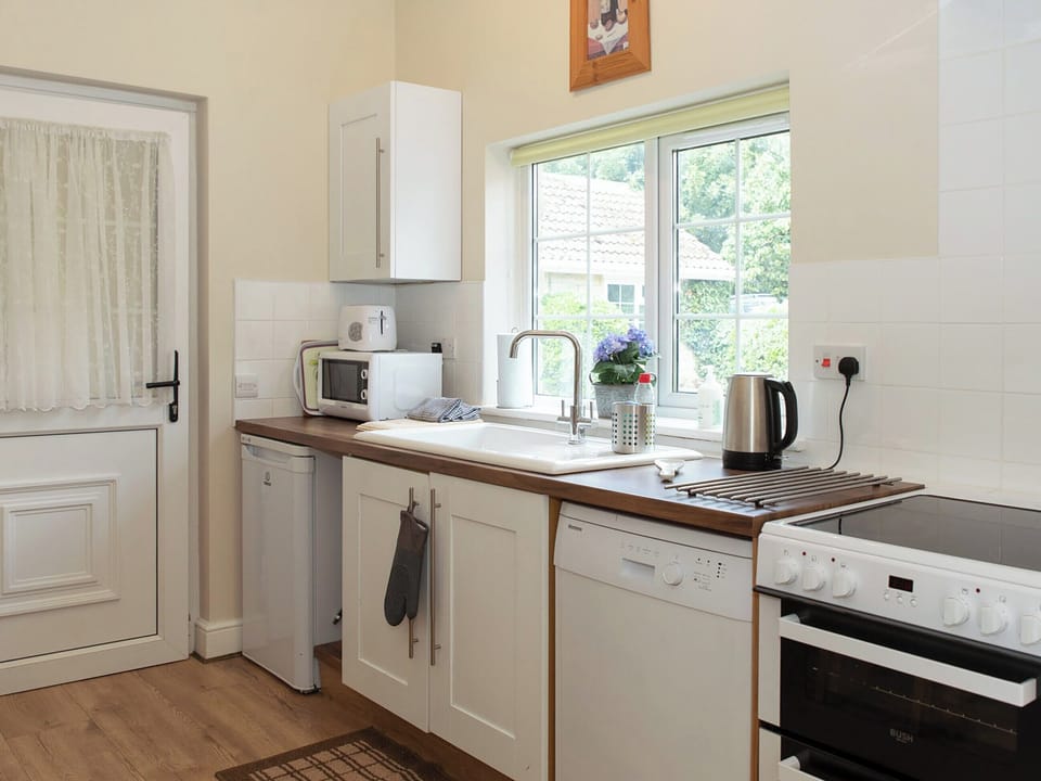 Kitchen | Luckington Stables 1 - Luckington Stables, Newbury, near Frome