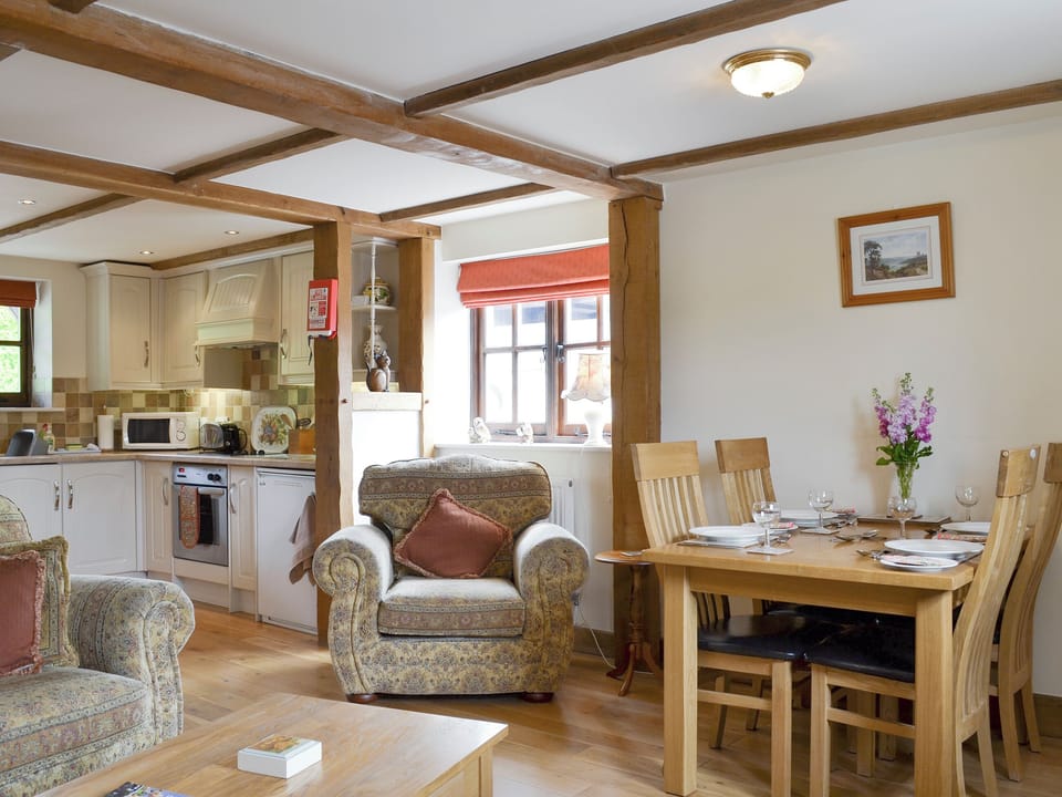 Delightful open-plan living space | Stable Cottage - Drayton Farm Barns, East Meon, Petersfield