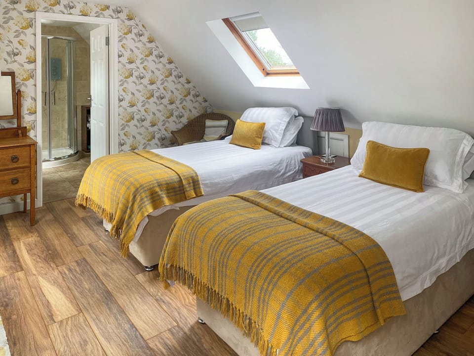 Twin bedroom | A Twist of Lyme, Raymond&rsquo;s Hill, near Lyme Regis