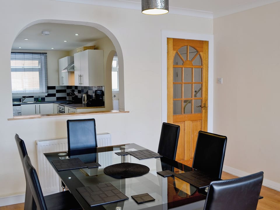 Open plan living/dining room/kitchen | Seaview, Oban