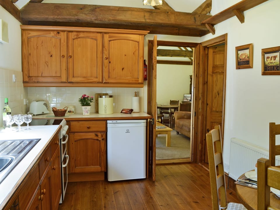 Inviting kitchen/breakfast room | Ivy Cottage, Ewhurst Green, near Bodiam