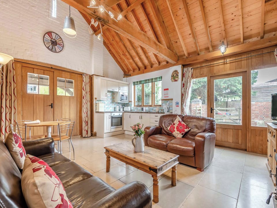 Open plan living space | The Waggon House - Milton End Farm Barns, Arlingham, near Frampton-on-Severn