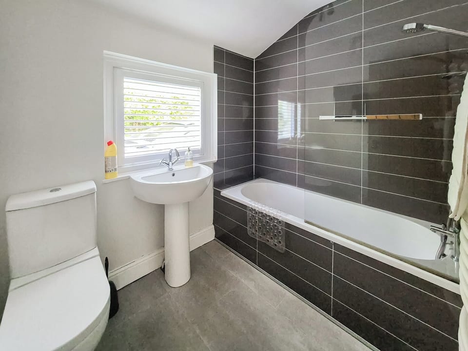 Bathroom | Caerlaverock CottagesBankswood Cottage, Caerlaverock, near Dumfries
