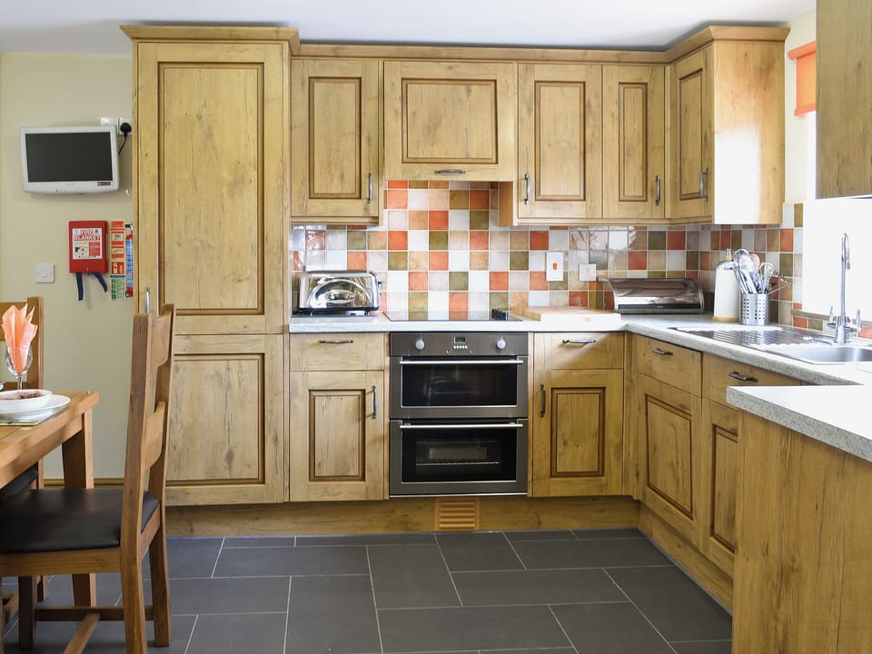 Kitchen/diner | Tynrhelyg Cottages - Helygen, Talybont, nr. Aberystwyth