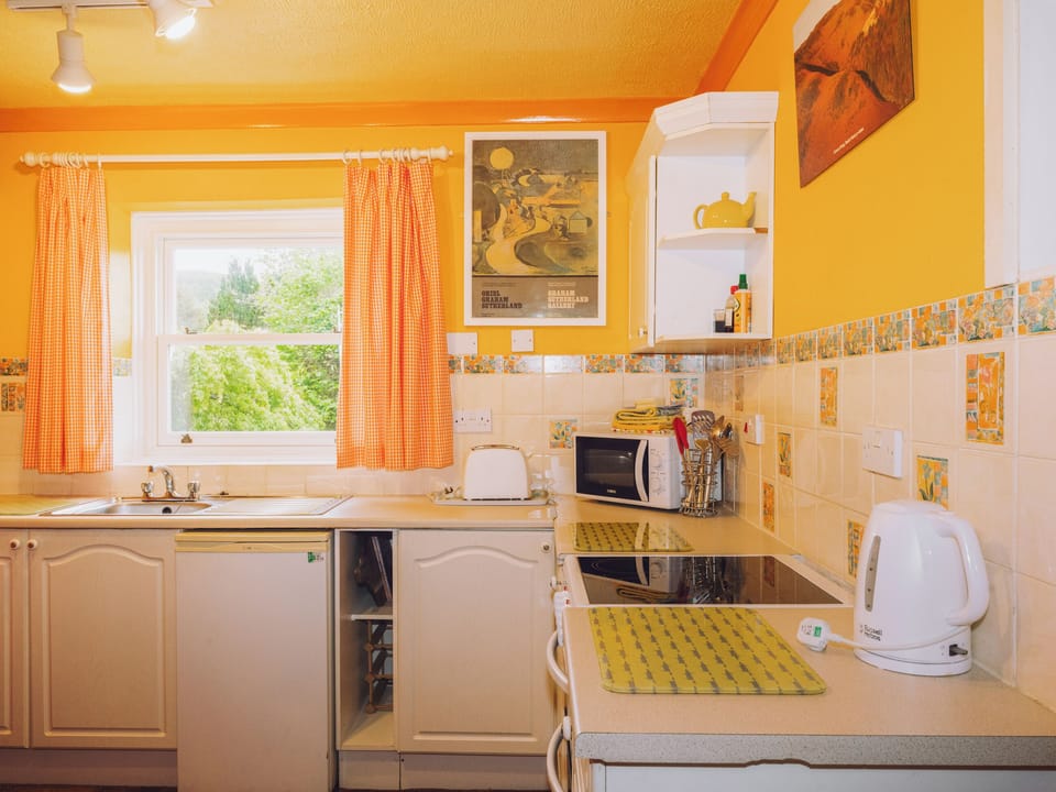 Kitchen/diner | Tŷ Melindwr, Hen Goginan, near Aberystwyth