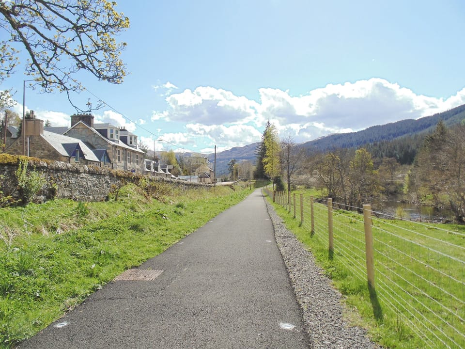 Around front of property | Craigdarroch Cottage, Strathyre near Callander