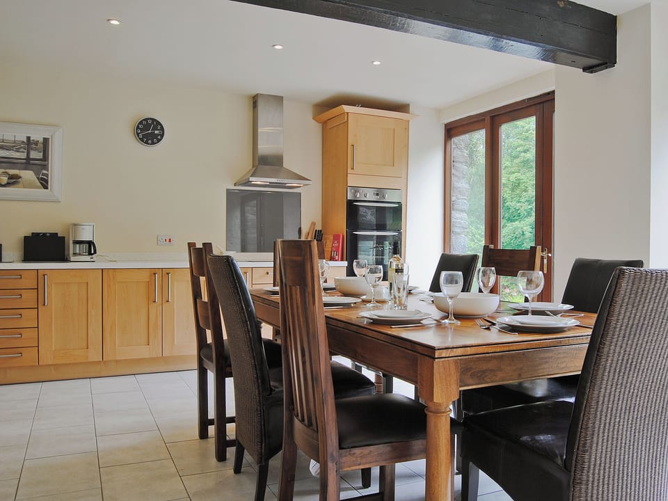 Kitchen/diner | Hendre Barn Mawr, Abergynolwyn
