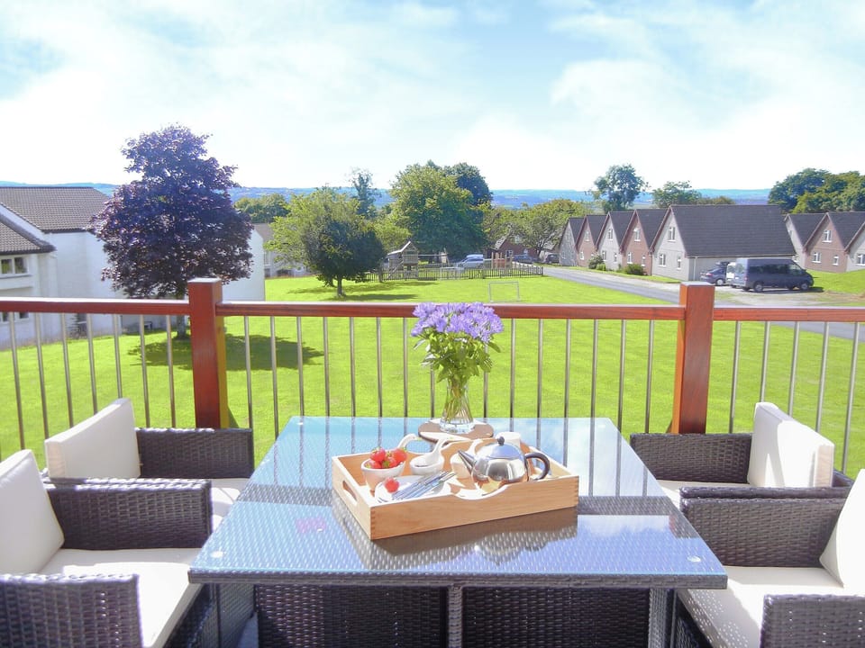 Delightful sitting out area on the balocony | Tamar Ten, St Ann&rsquo;s Chapel, near Callington