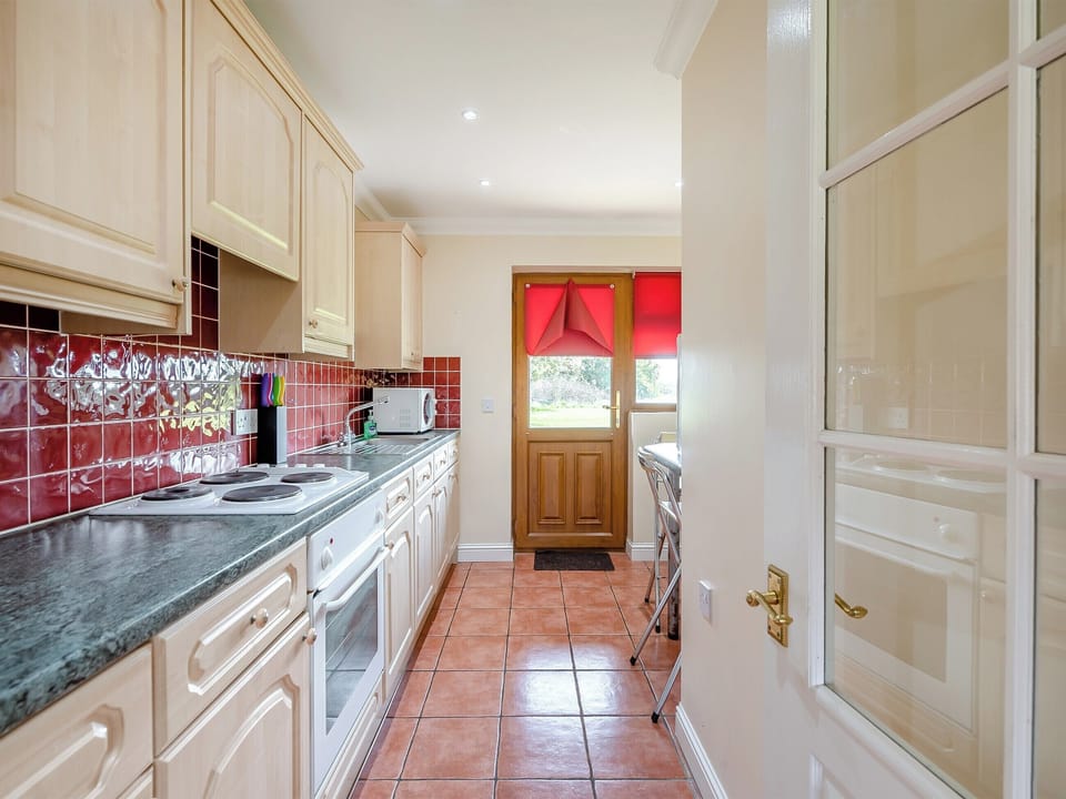 Kitchen/diner | Apple Tree Cottage - Linley Farm Cottages, St Osyth
