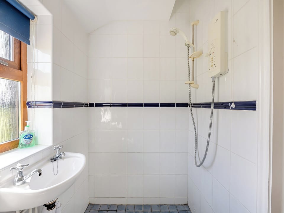 Bathroom | Apple Tree Cottage - Linley Farm Cottages, St Osyth